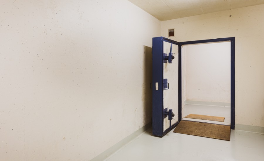 Porte étanche d'un abri de protection civile